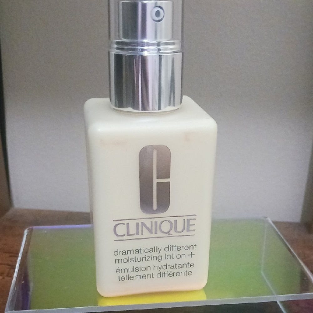 Clinique Hydrating Lotion with Pump Dispenser